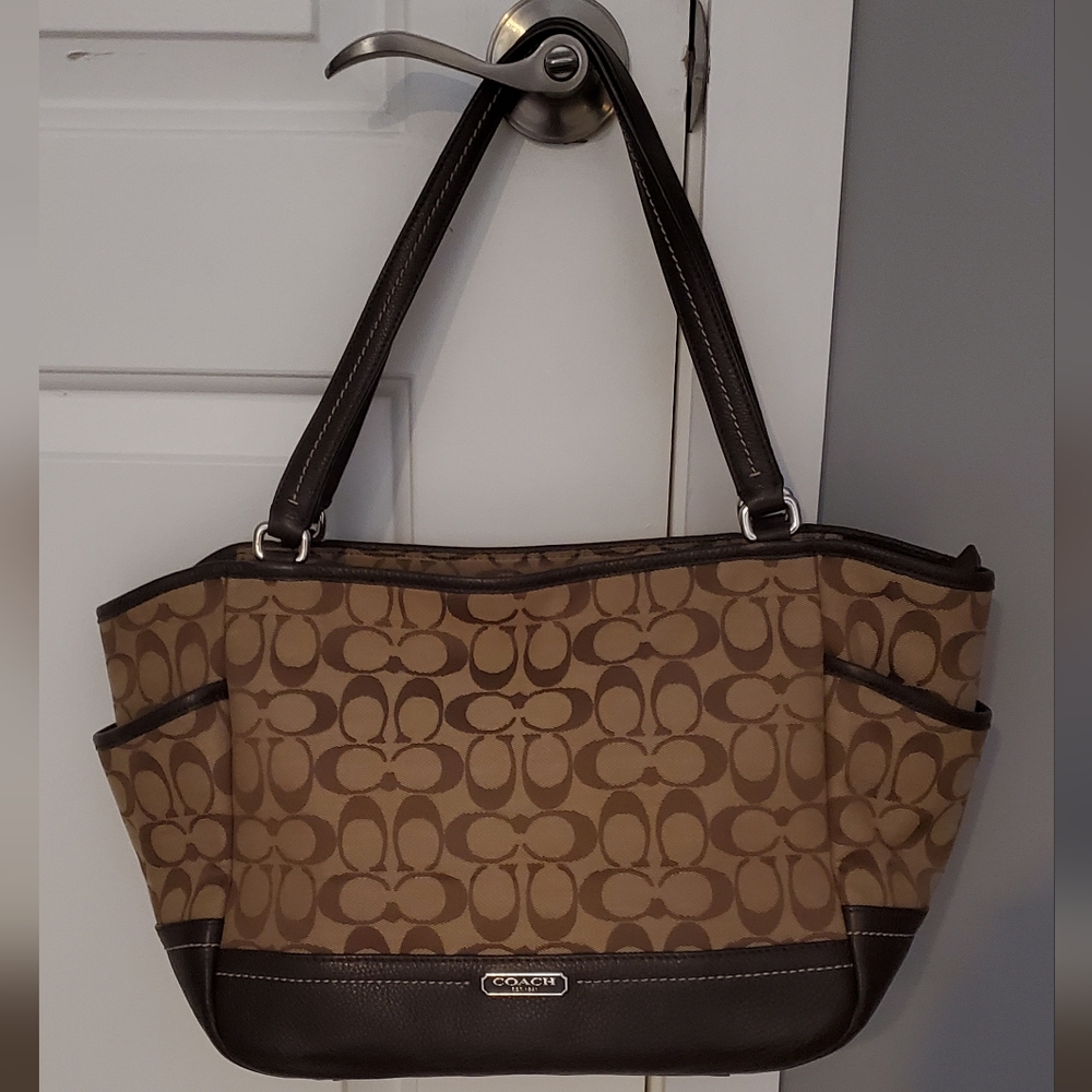 Coach Park Signature Carrie tote bag